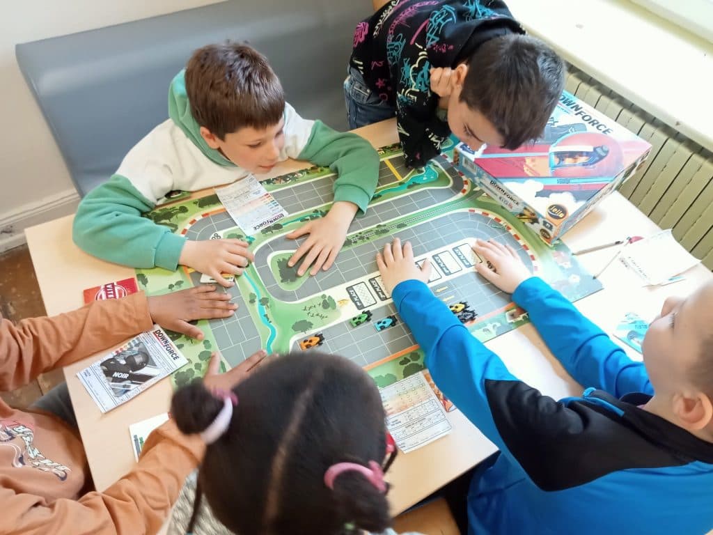 Photo activité : jeux de société en famille