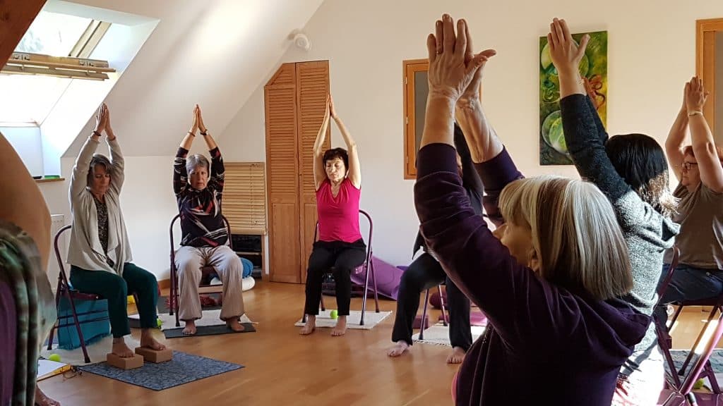 Photo activité : yoga chaise